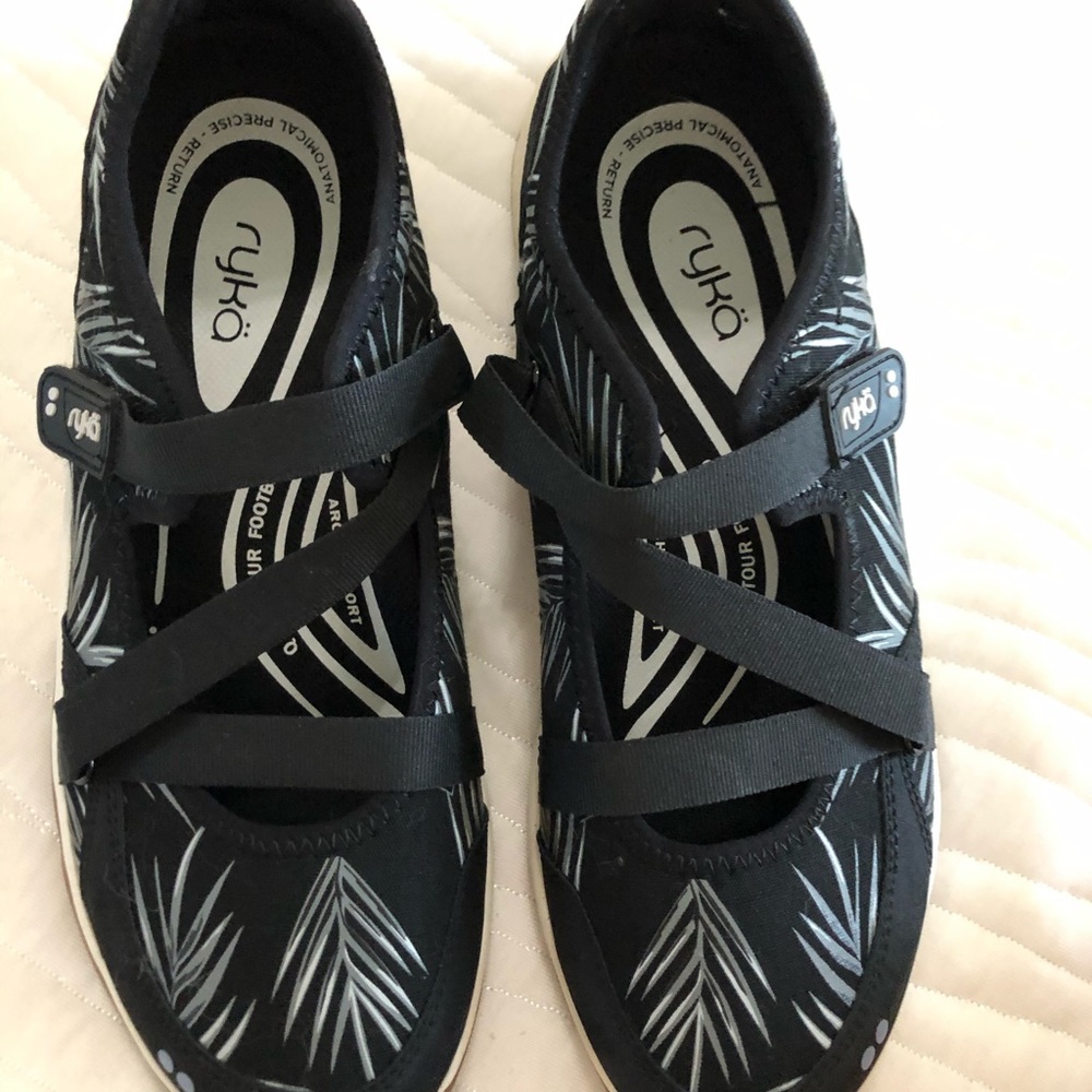 Ryka Women’s Size 8 Slip on Sneaker Black